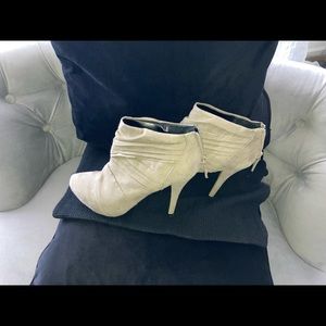 Guess Suede Taupe Shoe Bootie with zippers